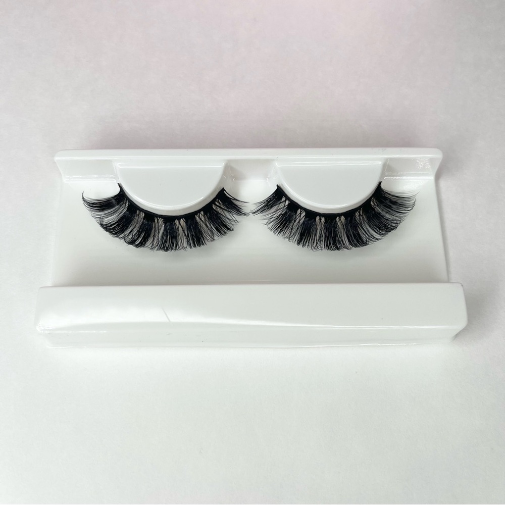 Kaila Lashes - Picture 3 of 3